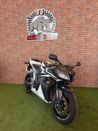 Honda CBR600RR PC40