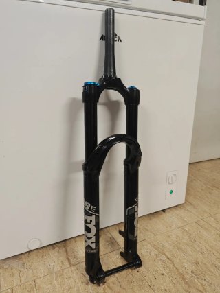 Horquilla Fox 38 Performance 160mm tiene una salid