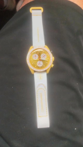 Reloj Swatch x Omega MoonSwatch Amarillo
