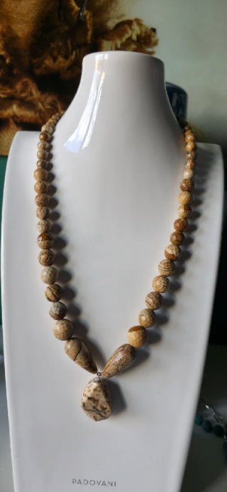 Maravilloso collar de piedras  mundo jaspe madera
