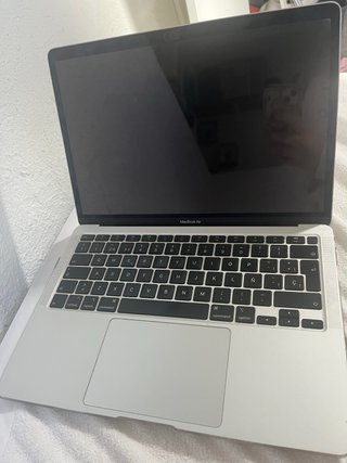 MacBook Air 13 (2020)