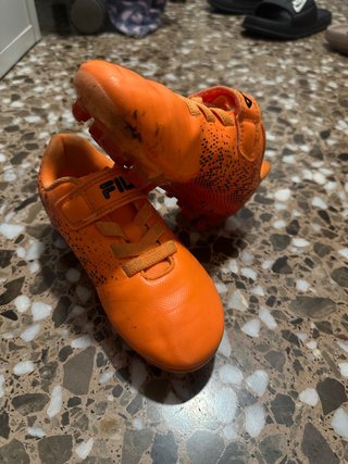 Zapatillas de fútbol FILA naranjas(talla28)