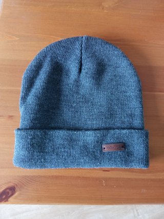 Gorro de invierno gris