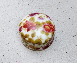 Cajita de Porcelana con Motivos Florales