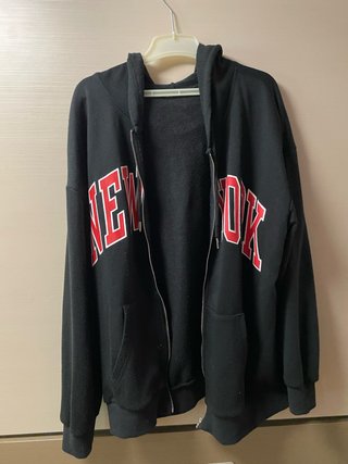 Chaqueta Negra con Capucha