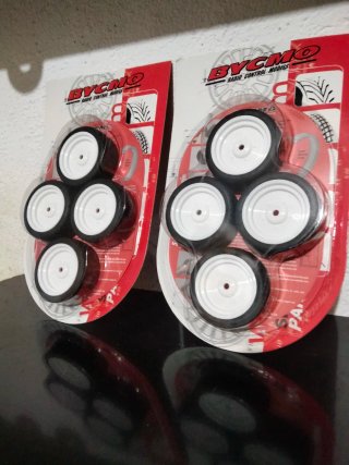 Set de 8 Neumáticos y Llantas Bycmo RC
