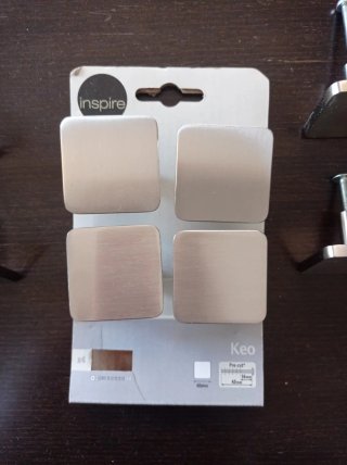 16 Pomos Inspire Keo 40x40 mm, metal plata