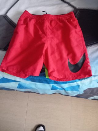 Bañador de niño Nike rojo. Talla XL 158-170cm