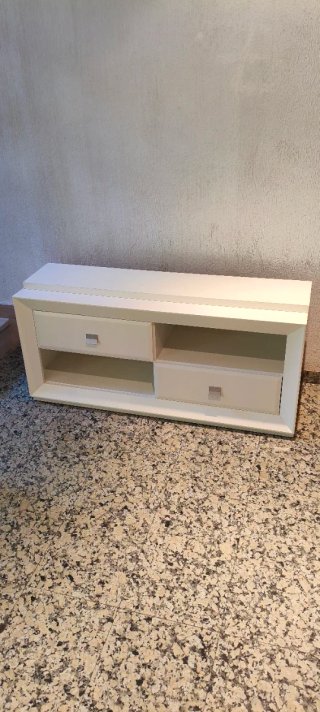 Mueble para televisión con estante de pared