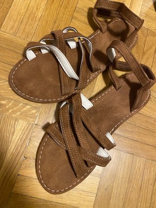 Sandalias marrones