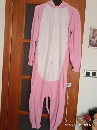 Pijama de una pieza rosa y blanco