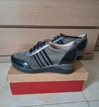 Bambas con plataforma verde oliva y negro