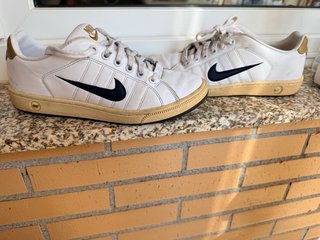 Zapatillas Nike Vintage Blancas y Doradas