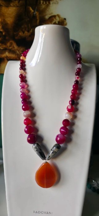 Collar de plata de ley y agata fucsia