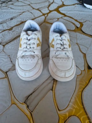 Zapatillas de niña blancas y doradas Munich talla