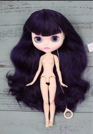 Muñeca Blythe con pelo largo morado