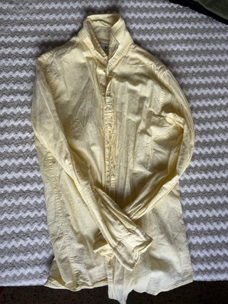 Camisa de verano amarilla