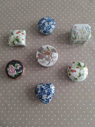 Set di 7 piccole scatole decorative giapponesi
