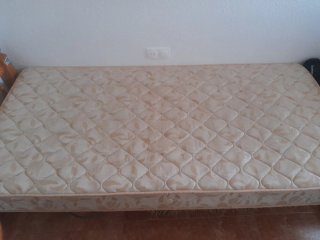 Cama individual con colchón