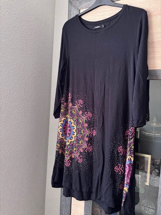 Vestido Desigual Negro Estampado Talla L