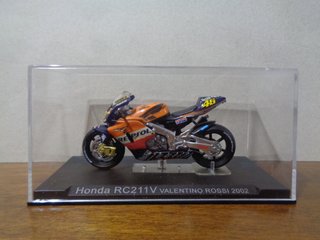 HONDA RC211V VALENTINO ROSSI – 2002  ( 1/24 )