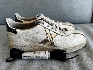 Zapatillas Munich blancas plateadas