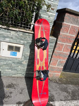 Tabla de Snowboard Roja
