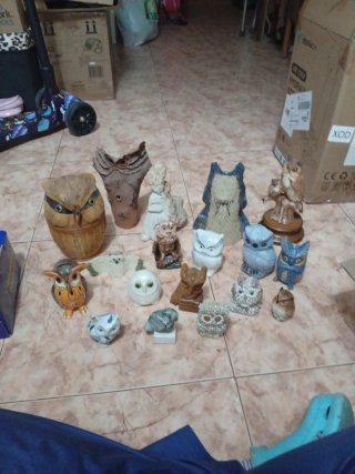 Colección de figuras de búhos