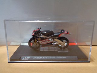 APRILIA 125 – HECTOR BARBERA 2004  ( 1/24 )