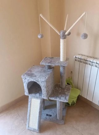 Rascador para gatos con torre y juguetes