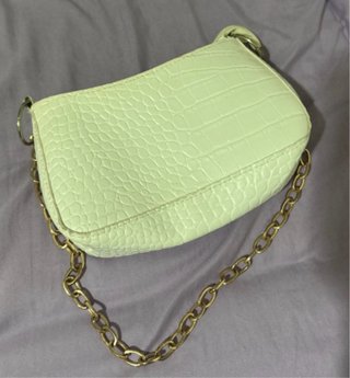 Bolso de mano con cadena
