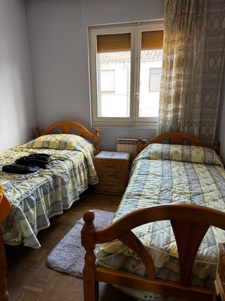 Habitación completa con dos camas