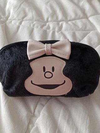Neceser con diseño de personaje