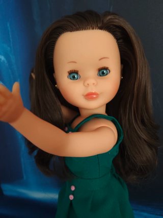 Muñeca Nancy con vestido verde