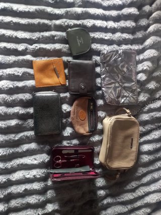 Lote 7 Carteras, Bolso y Kit Manicura