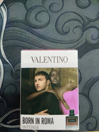 Perfume Born in Roma Intense de Valentino