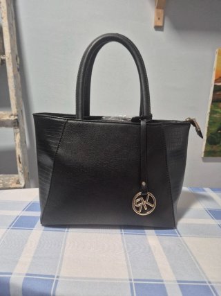 Bolso de mano negro elegante