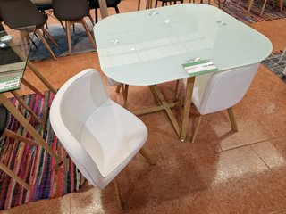 Mesa de Cristal Templado y 4 Sillas