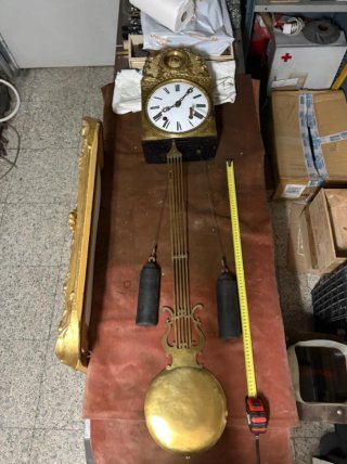 Reloj de Pared Antiguo con Péndulo