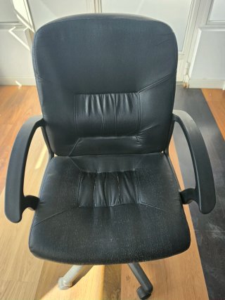 Silla de oficina negra