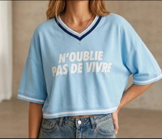Camiseta azul con mensaje