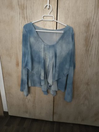 Blusa azul con efecto degradado