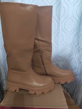 Botas Altas Beige con Suela Track