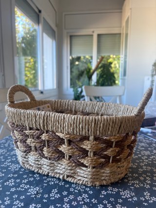 Cesta de Mimbre Trenzada. Tengo dos disponibles.