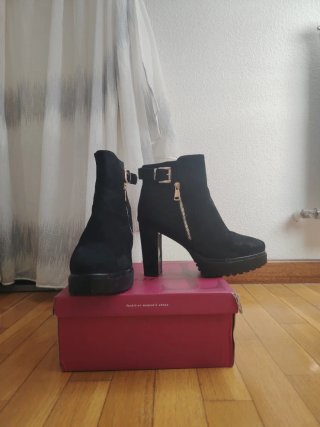 Botines Negros de Tacón