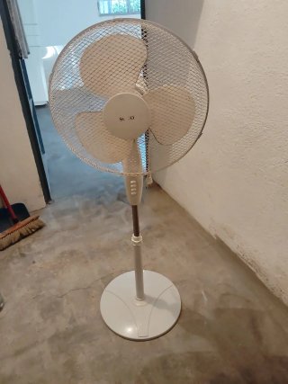 Ventilador de pie Sogo blanco