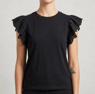 Camiseta Negra con Volantes