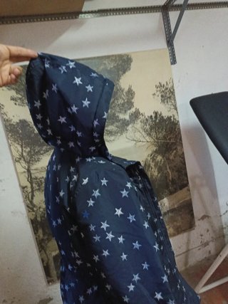Anorak de mujer con estampado de estrellas