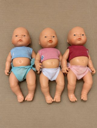 Lote de 3 Muñecos Trillizos de Cuidado de Famosa