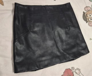 Minifalda de polipiel negra H&M